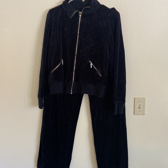 I.e Relaxed Velvet Set (Sweater and Pants) - Picture 3 of 4